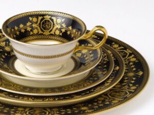 WEDGWOOD: 最高級ラインのアストバリーのティーカップと皿